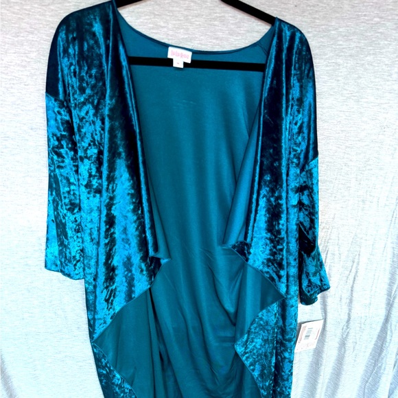 LuLaRoe Sweaters - Brand New LuLaRoe Size M Teal, Crushed Velvet Shirley Kimono